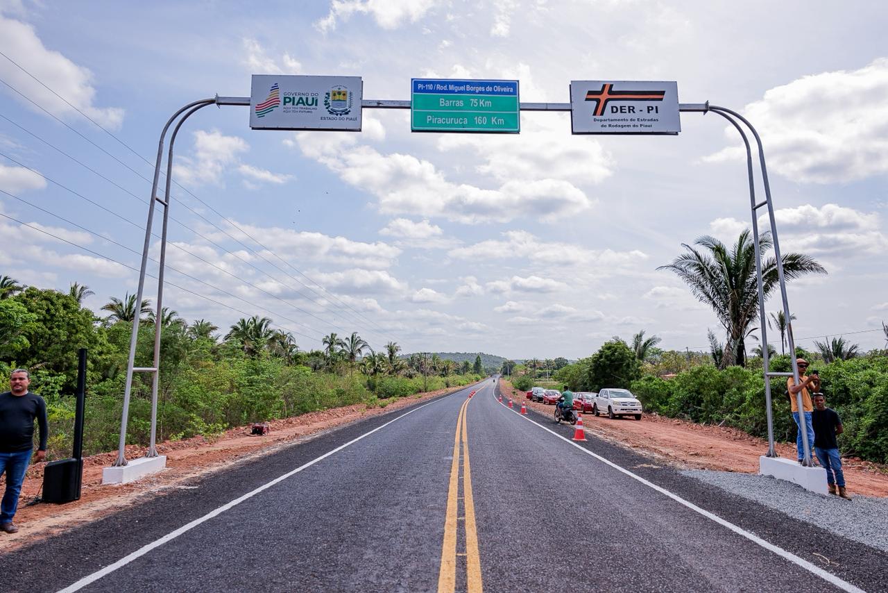Governador entrega rodovia que encurta 38 km no trajeto entre Miguel Alves e Barras
