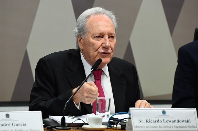 Ricardo Lewandowski entrega carta de demissão e deixa o Ministério da Justiça