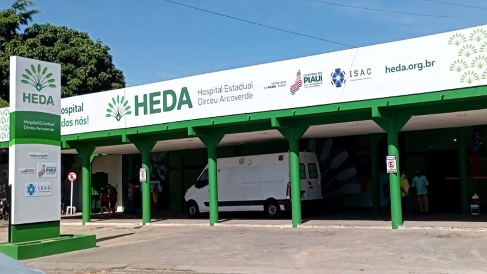 Joel Rodrigues cobra melhorias no Hospital Regional de Parnaíba após denúncia sobre superlotação