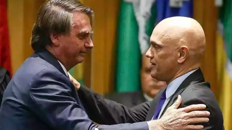 Bolsonaro foi transferido da Superintendência da Polícia Federal no DF para a Papudinha, diz STF
