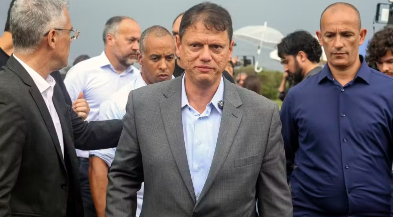 Tarcísio visita Bolsonaro e confirma candidatura a reeleição: ‘Ficar em São Paulo’