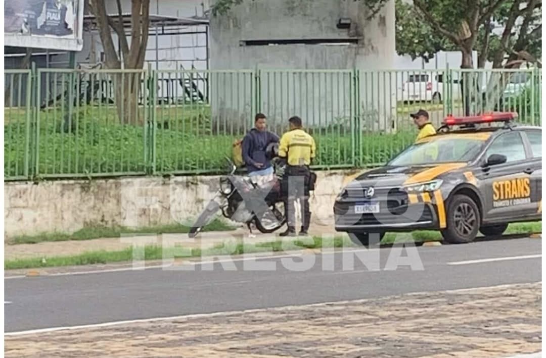 Motoboy tem motocicleta tomada por agentes da STRANS no Mocambinho