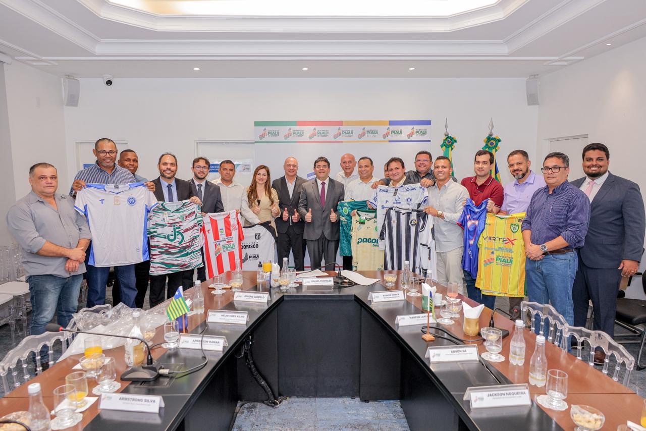 Governador anuncia aporte de R$ 8 milhões para fortalecer futebol piauiense