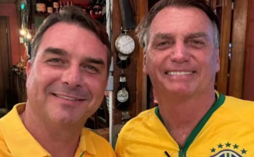 Flávio Bolsonaro aguarda aceno do Centrão e planeja definir vice até maio