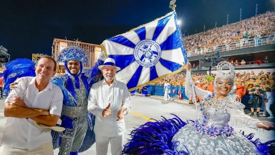 Possível propaganda pró-Lula em desfile deve ser analisada no TSE; entenda