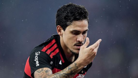 Em noite de reencontros e Gerson ‘nos holofotes’, Flamengo vence e mantém Cruzeiro no Z-4 do Brasileirão