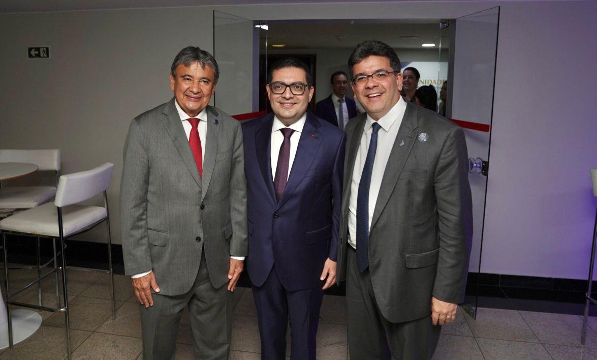 Governador prestigia posse de piauiense como presidente do Conselho Federal de Contabilidade e reforça importância da categoria