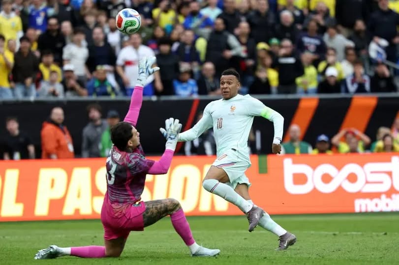 Com Vini Jr. apagado e um a mais, Brasil perde para a França por 2 a 1