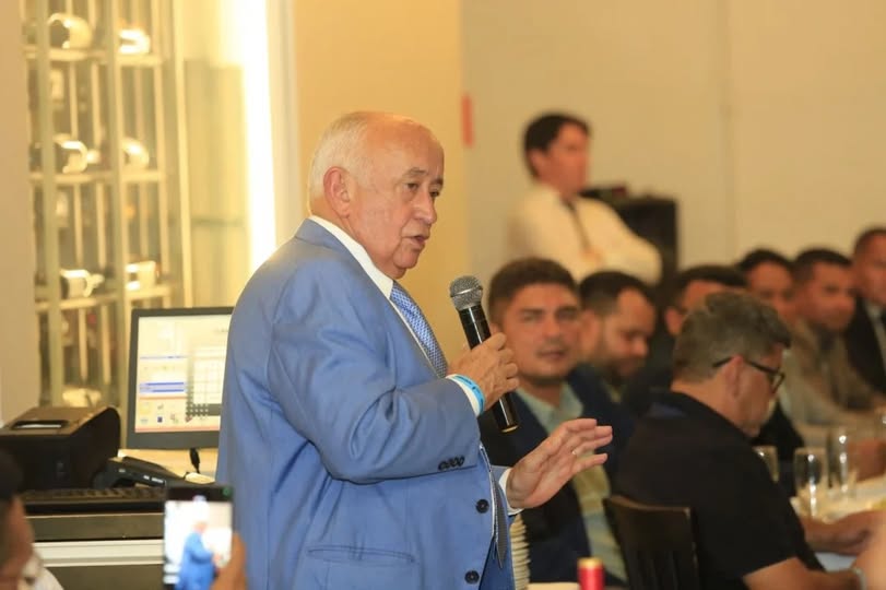 Em Brasília, deputado Júlio César reúne vereadores do Piauí em jantar durante marcha nacional