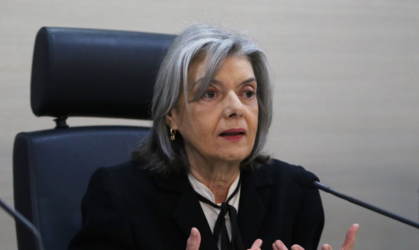 Cármen Lúcia vota por derrubar mudanças na Lei da Ficha Limpa