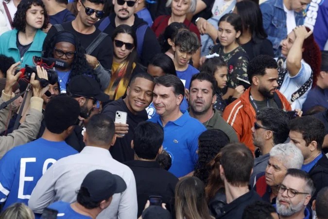 Marcha para Jesus tem Flávio, Tarcísio e Messias em trio no centro de SP