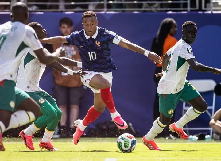 Guia da Copa: França sofre no 1º tempo, mas confirma favoritismo e vence Senegal