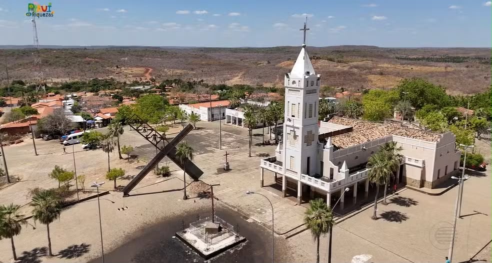 Prefeito de Santa Cruz dos Milagres emite nota de esclarecimento