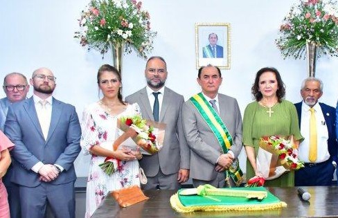 Antônio Reis é reconduzido ao cargo de prefeito durante solenidade na Prefeitura de Floriano – Folha Piauí