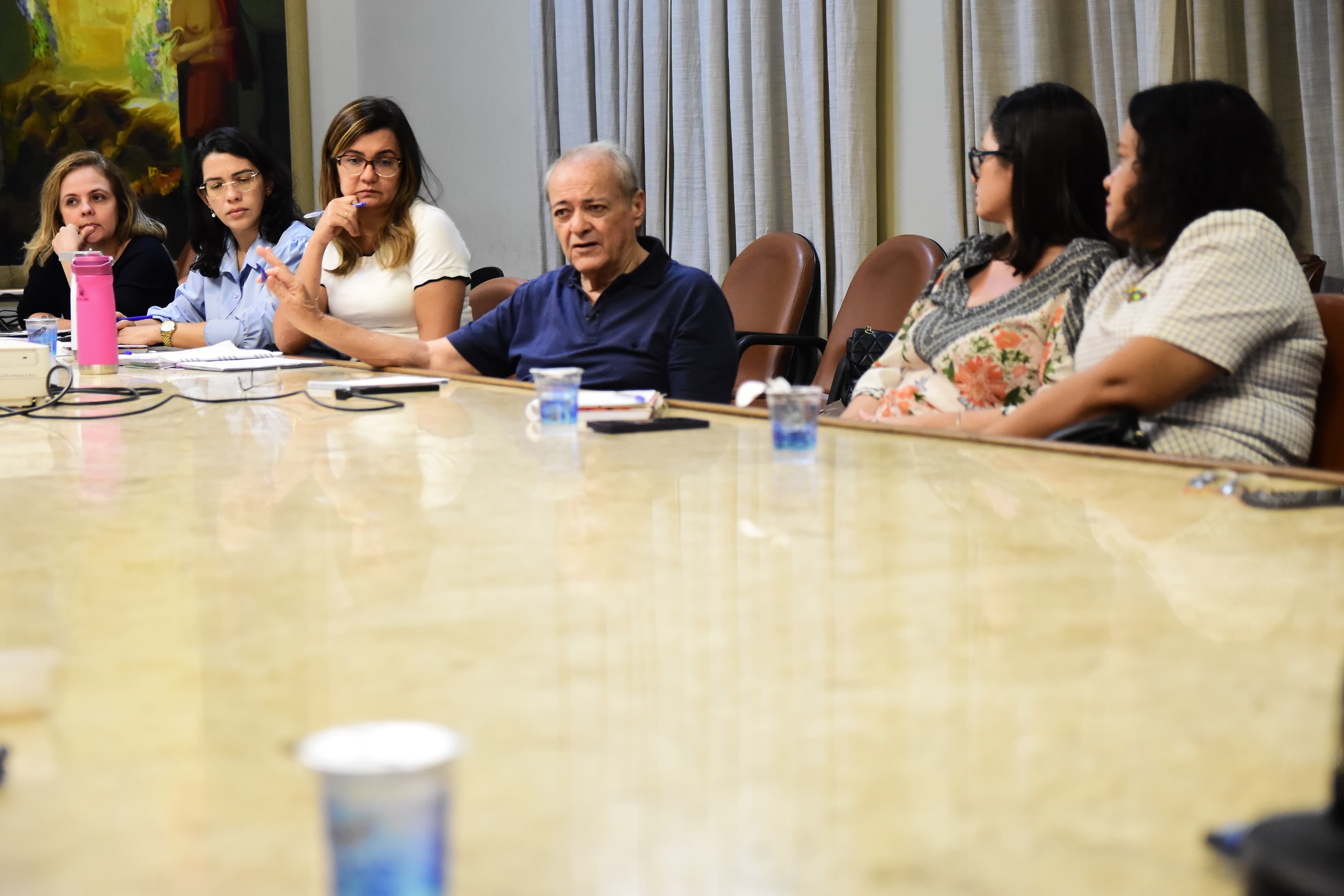 Prefeito Silvio Mendes alinha ações para inclusão dos estudantes autistas