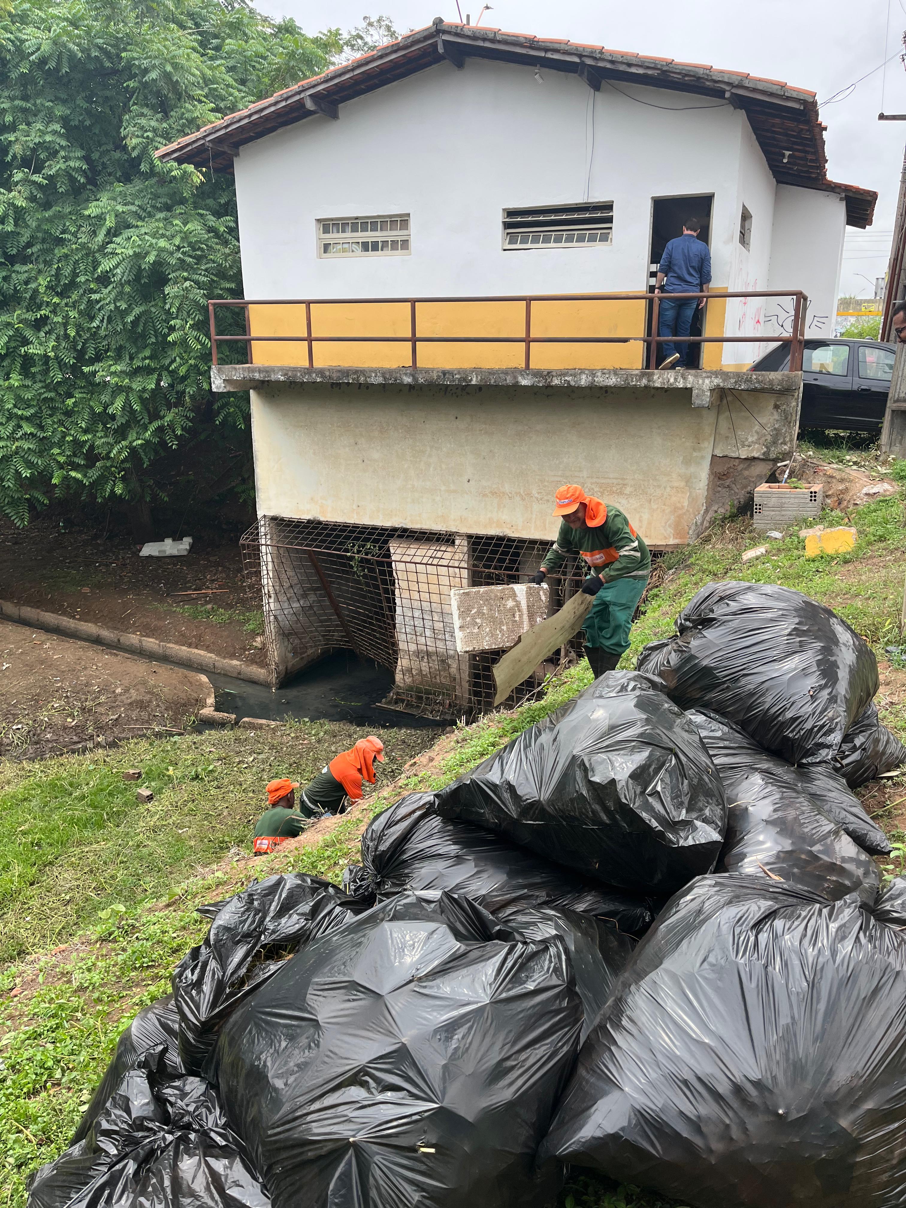SDU Leste reforça ações de limpeza e manutenção em pontos de risco de alagamentos