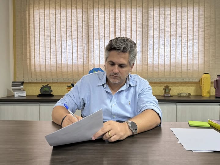 Prefeito de Picos, Dr. Pablo Santos, reajusta o piso salarial dos professores da Rede Municipal de Educação – Folha Piauí