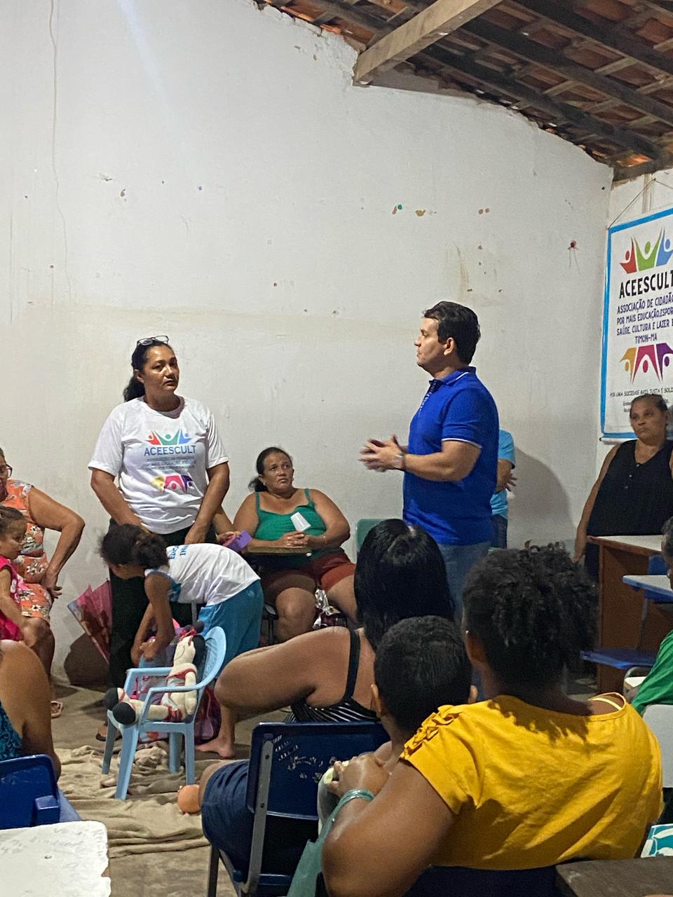 Secretário Daniel Coimbra visita moradores em Timon e explica sobre inscrições no programa habitacional