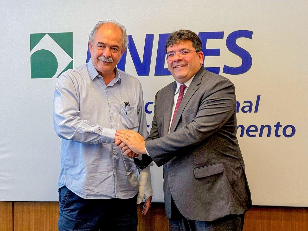 Governador apresenta Piauí Saúde Digital ao presidente do BNDES, que demonstra interesse em levar o programa a todo o Brasil