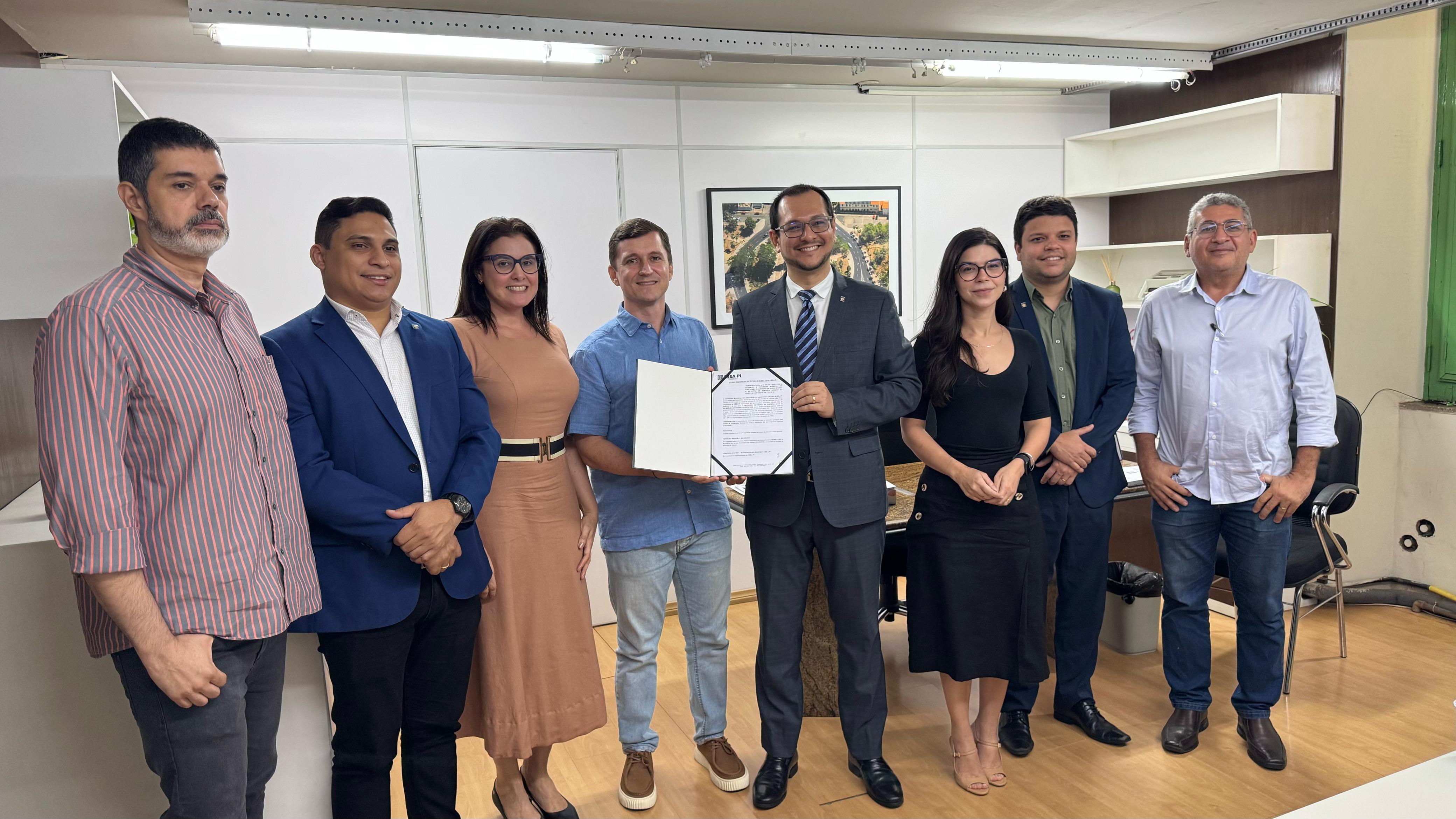 SEMF e CREA-PI firmam Acordo de Cooperação Técnica para intercâmbio de informações