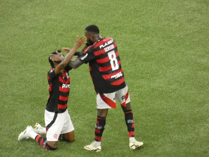 Em jogo pegado, Flamengo vence Vasco com gol de Bruno Henrique pela semifinal do Carioca