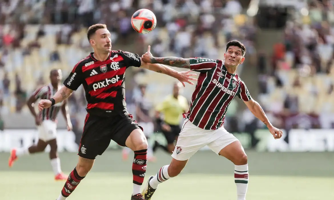 Fluminense e Flamengo começam a decidir hoje (12) o título do Carioca