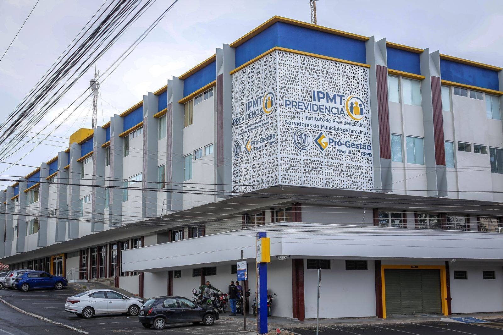 IPMT realiza pagamento retroativo para professores aposentados e pensionistas