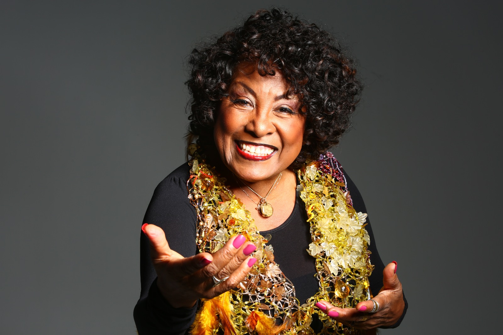 Seis e Meia homenageia as mulheres com show de Rosa Marya Colin em celebração aos seus 60 anos de carreira