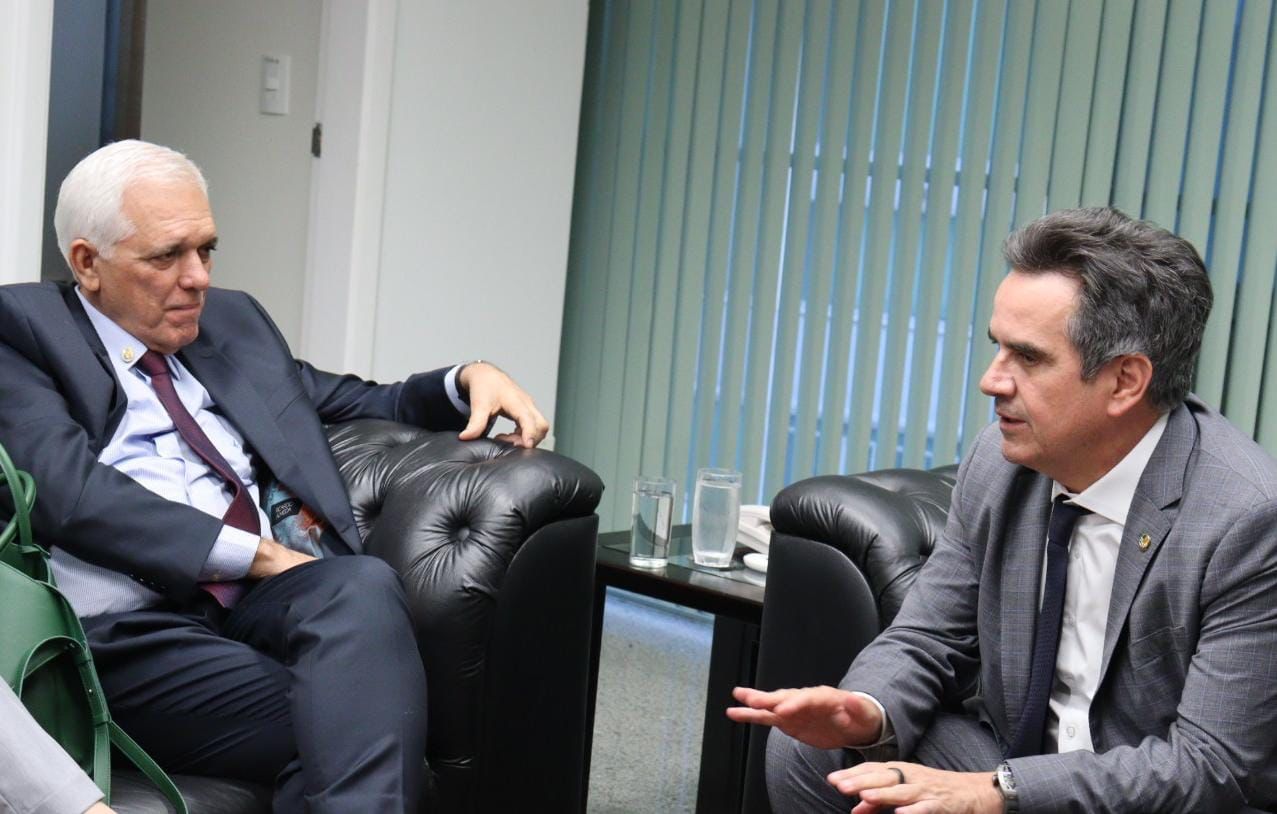 Ciro Nogueira se reúne com vice-governador Themístocles, prefeita Ivanária e deputados Marcos e Felipe Sampaio