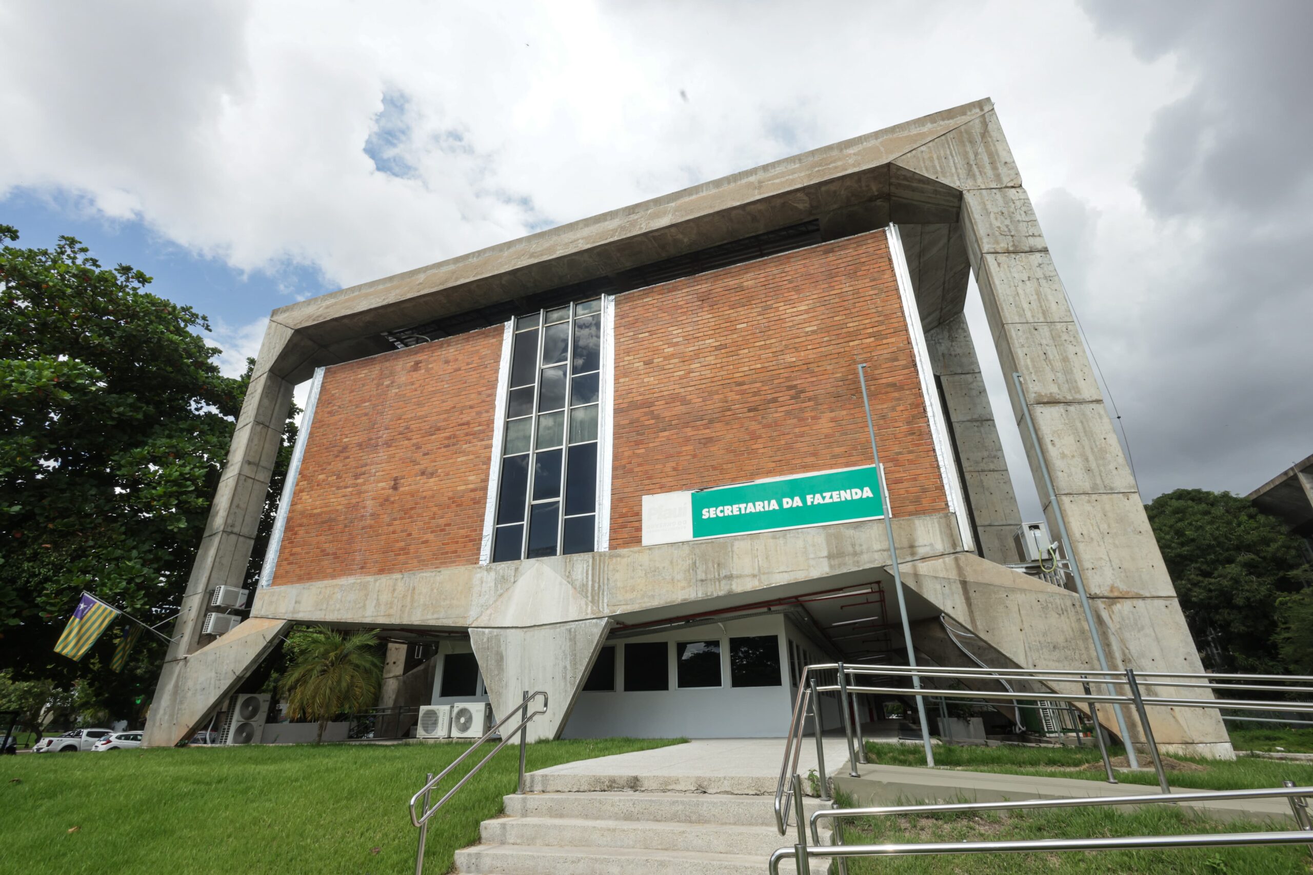 Com salários de até R$ 27,6 mil, inscrições para o concurso público da Sefaz foram abertas nesta segunda (24)