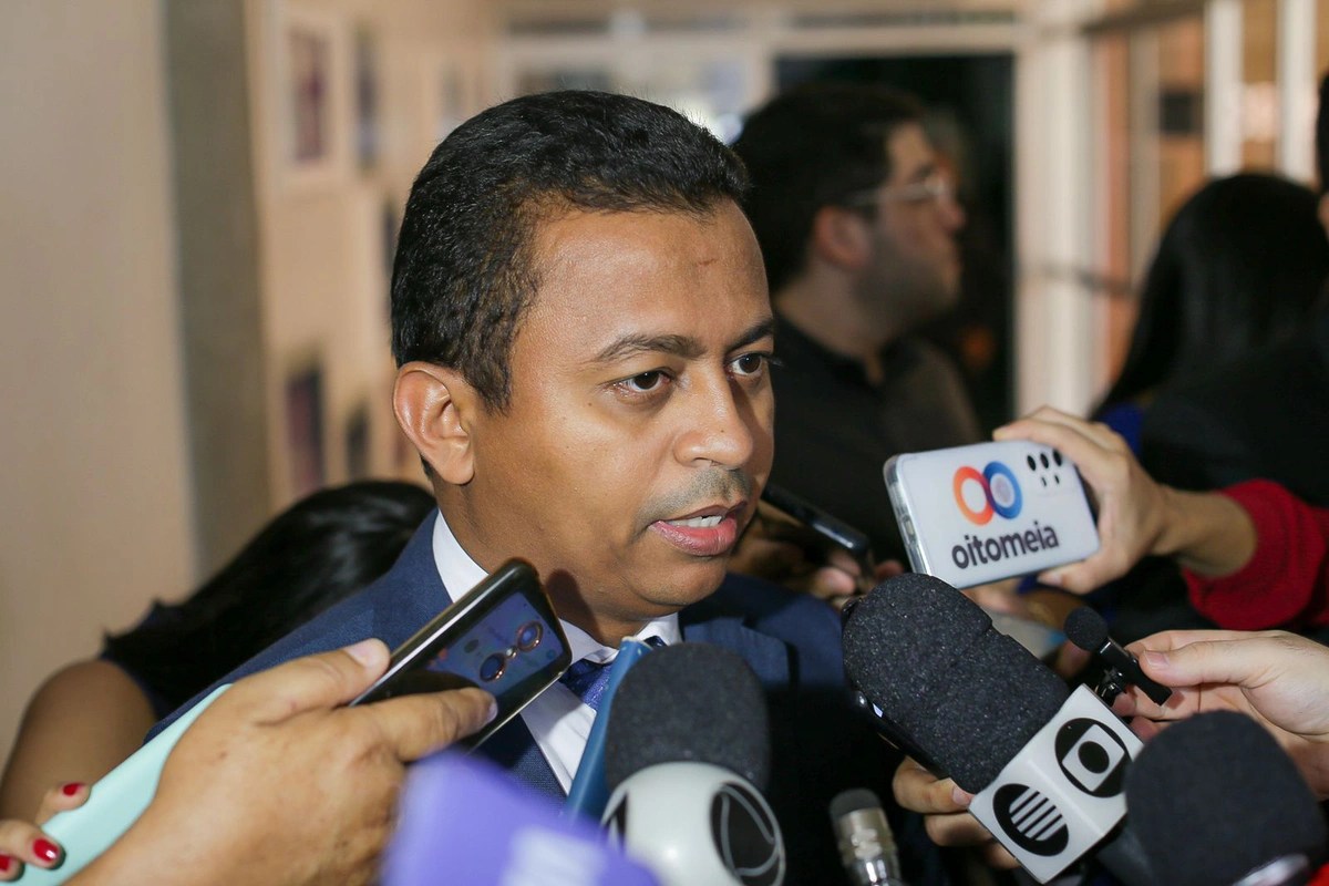 Francisco Costa defende vaga do PT ao Senado e alfineta aliados, mas diz que manteria o MDB com a vice