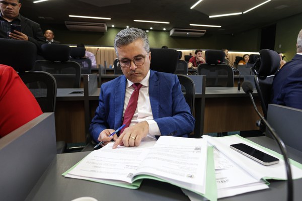 Alepi recebe projeto do Governo de reajuste aos professores da educação básica