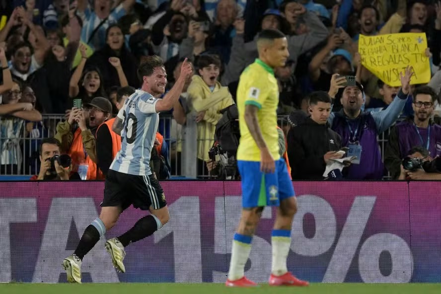Brasil acumula mais uma atuação ruim nas Eliminatórias e sofre goleada para a Argentina por 4 a 1