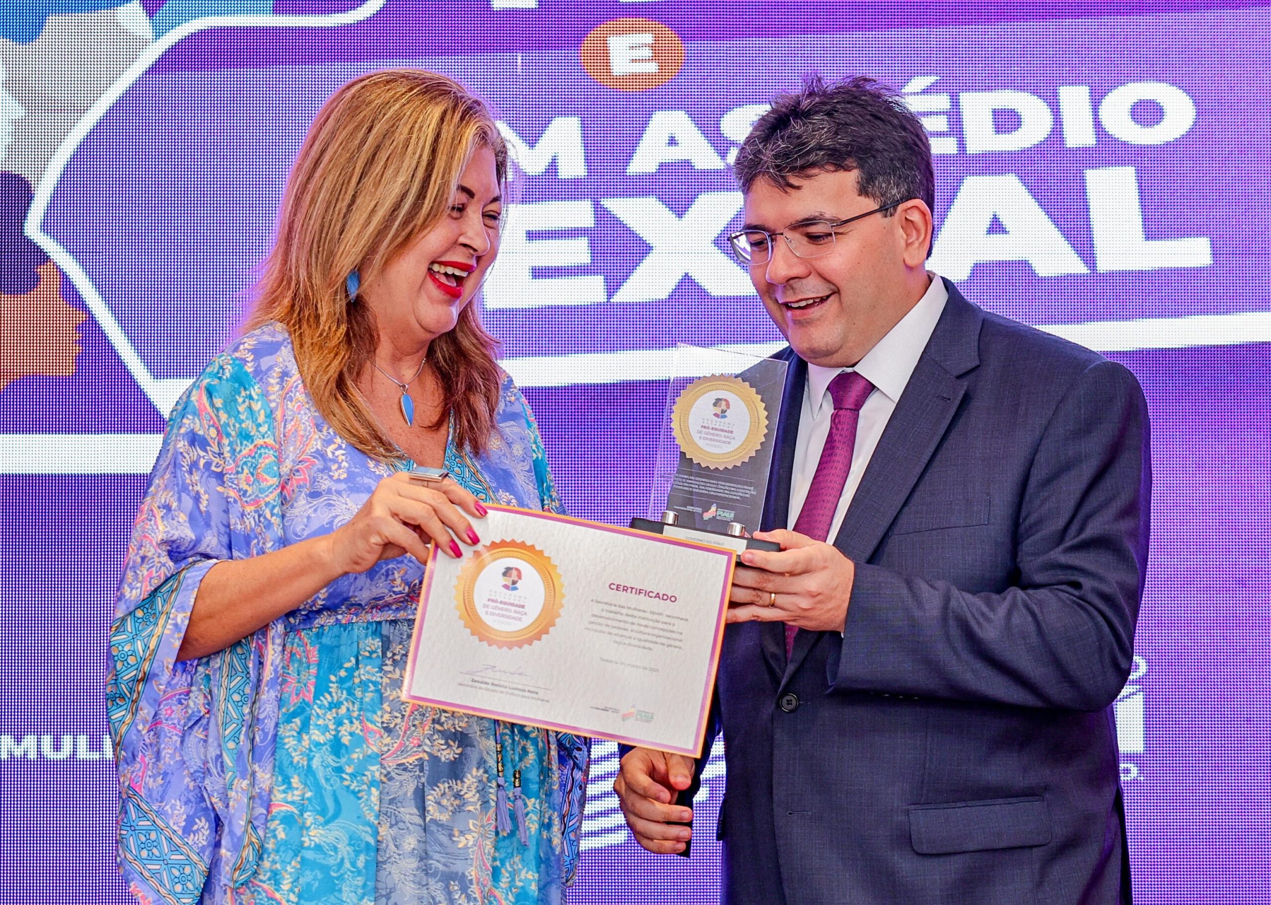 Governador sanciona lei que reserva 5% das vagas de emprego para mulheres vítimas de violência doméstica