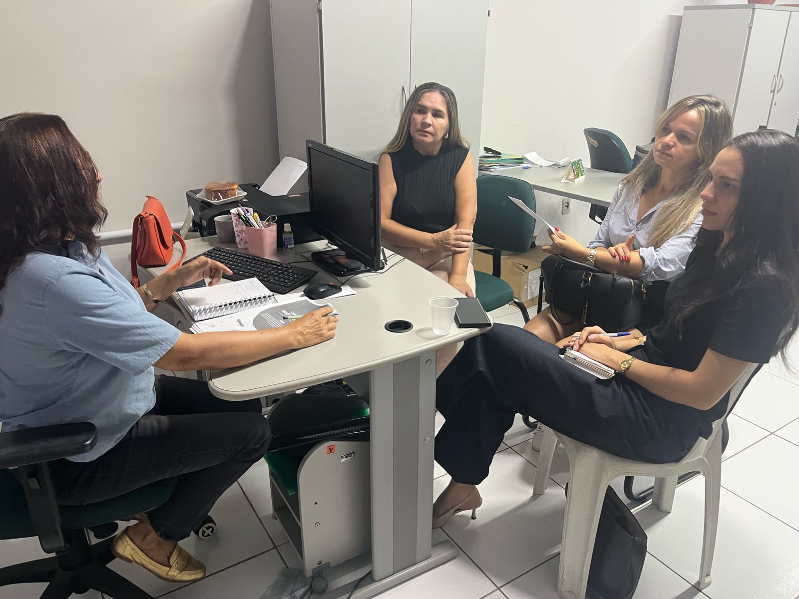 Equipe técnica da Secretaria de Assistência Social de Olho D'Água do Piauí realiza visita a SASC/PI