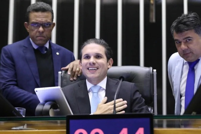 Câmara aprova urgência de projeto para criar cargos comissionados no STF
