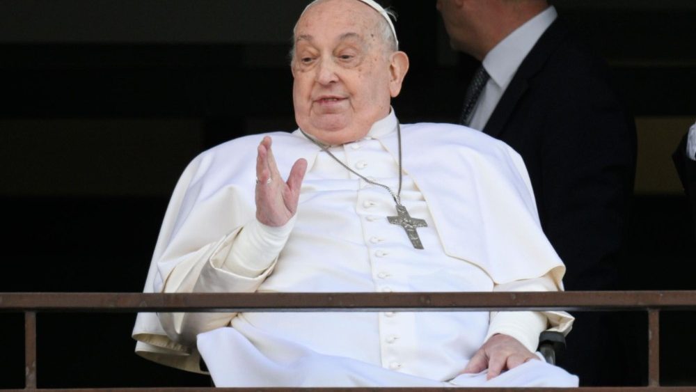 Papa Francisco critica a economia que mata em mensagem de Sexta-feira Santa