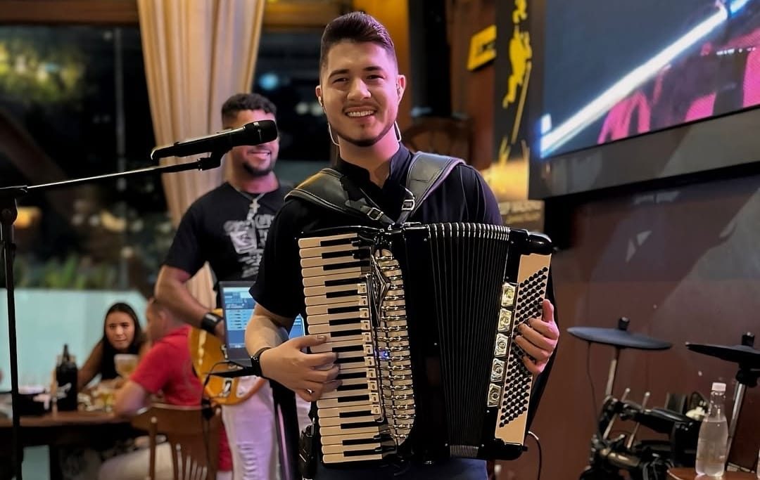Cleison Vieira (24), Ariady (25) e Pinto Sanfoneiro (26) são as atracões musicais da semana no Vila Rodeio