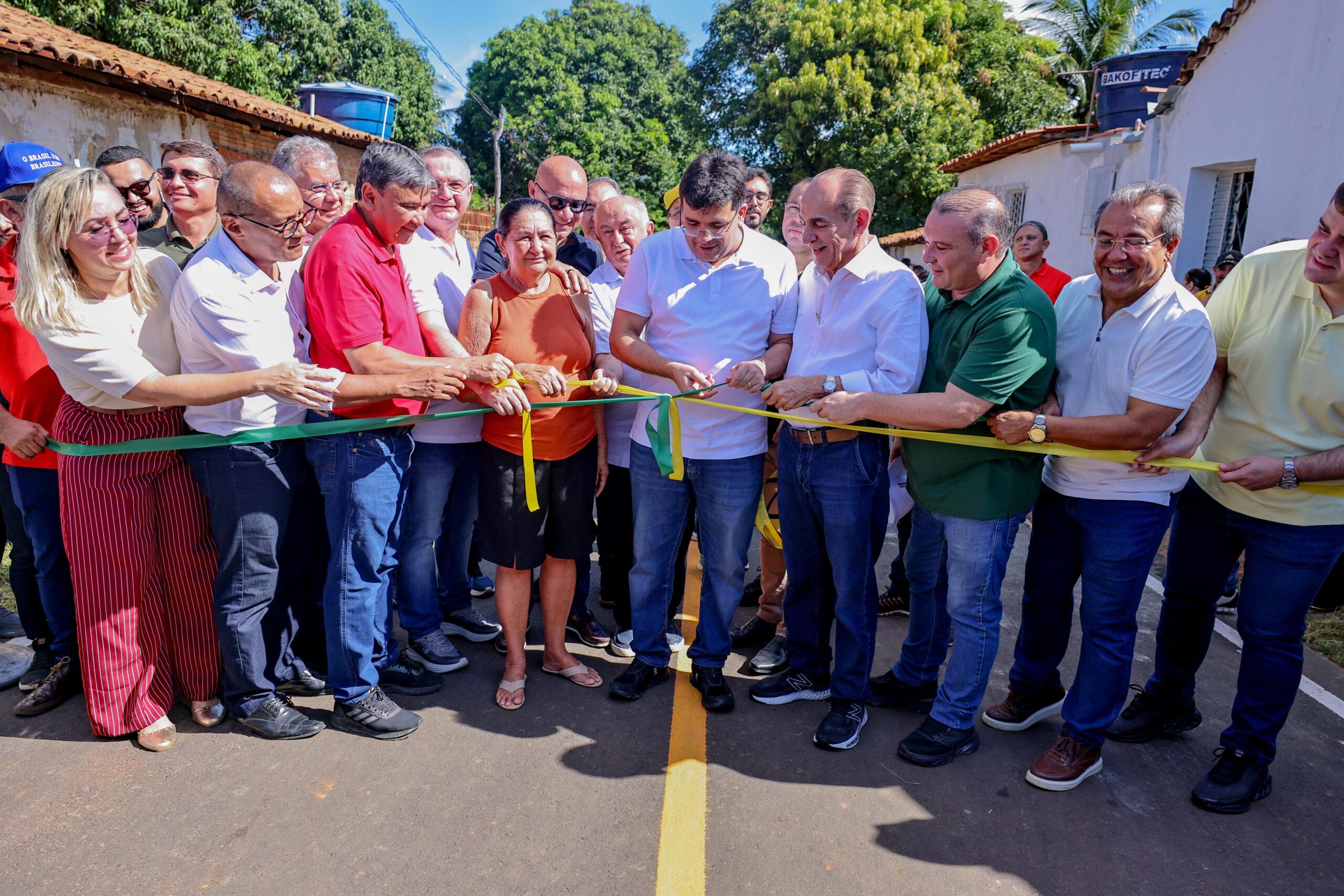 Governador inaugura obras em Sigefredo Pacheco e comemora 130 mil m² de pavimentação no município