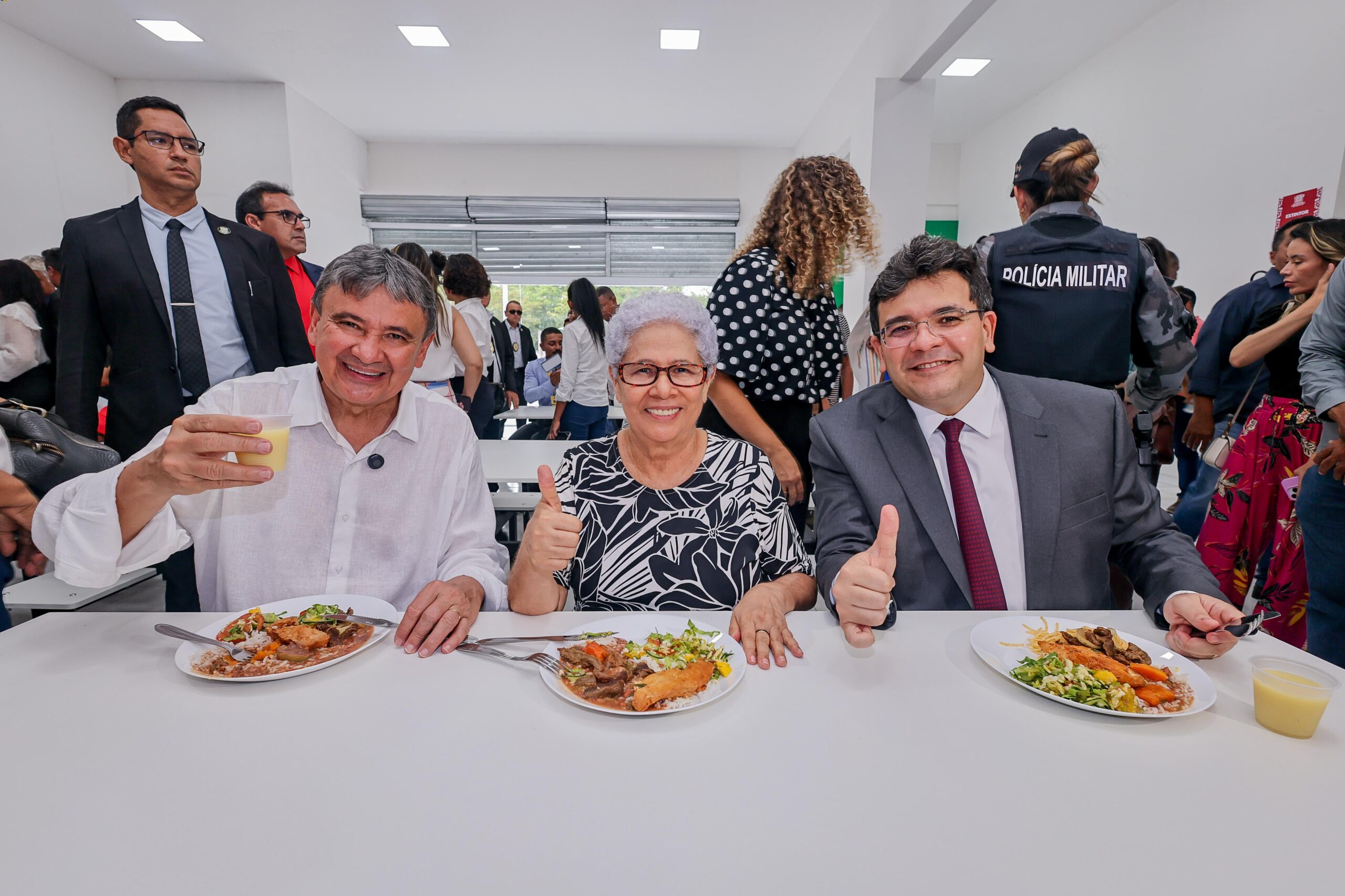 Governador inaugura terceiro restaurante popular em Teresina com alimentação de baixo custo
