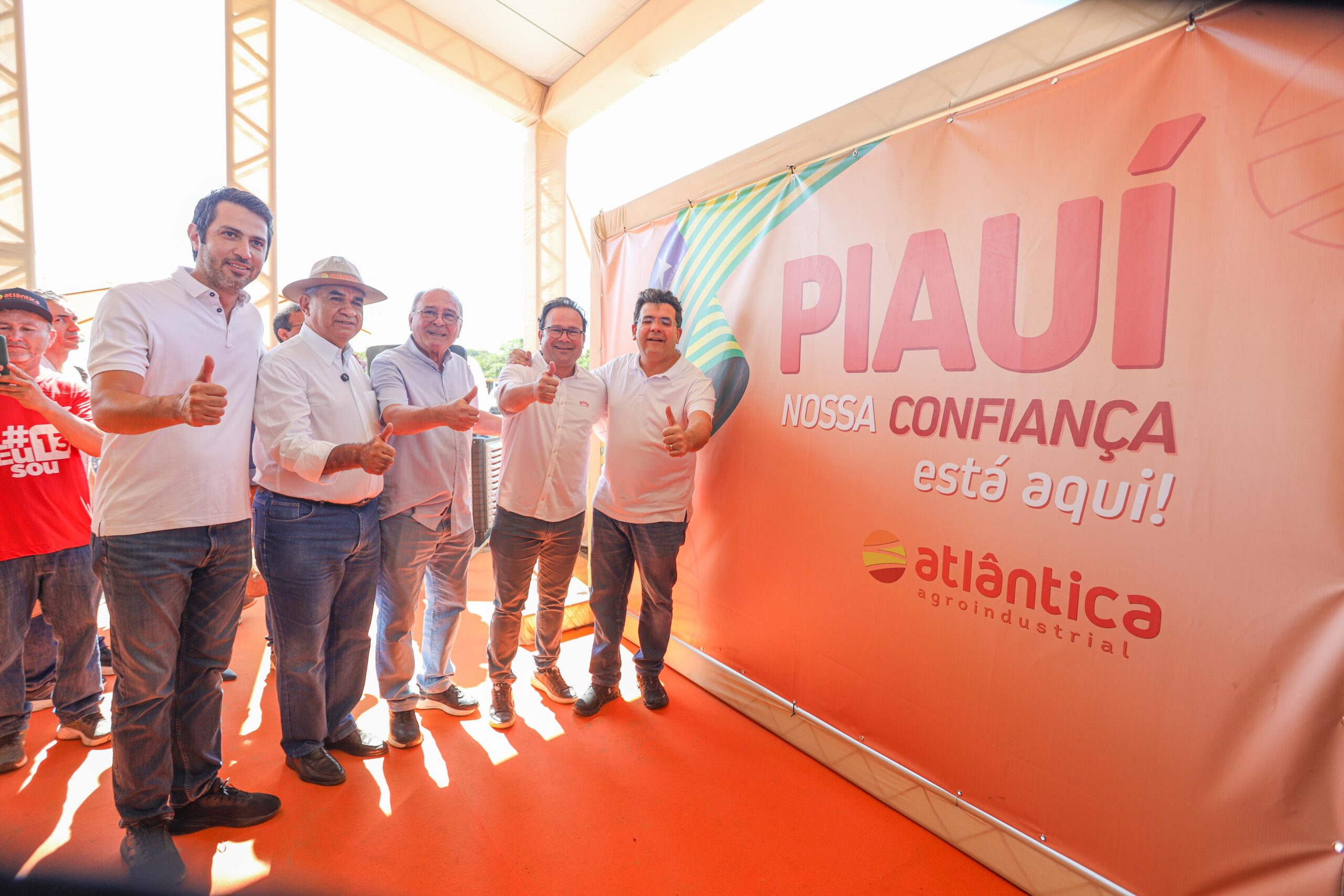 Governador entrega reforma da PI-223 e participa de início de obra de granja em Pau D’arco