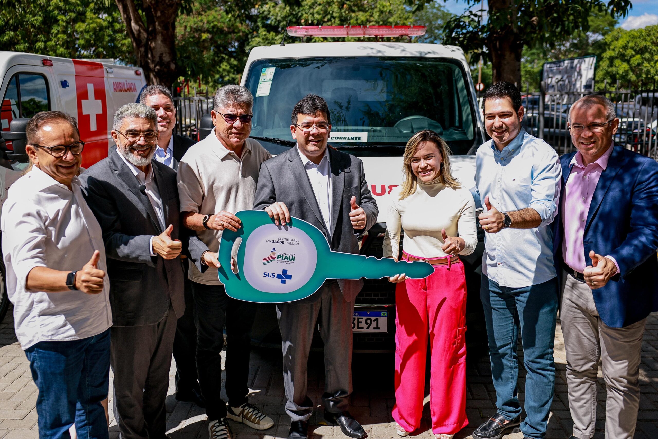 Rafael Fonteles entrega nove ambulâncias de suporte avançado para hospitais do interior do estado
