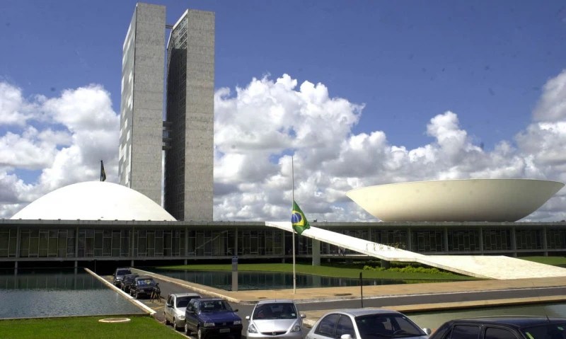 Comissão aprova controle do Legislativo sobre bloqueio de redes sociais de parlamentares