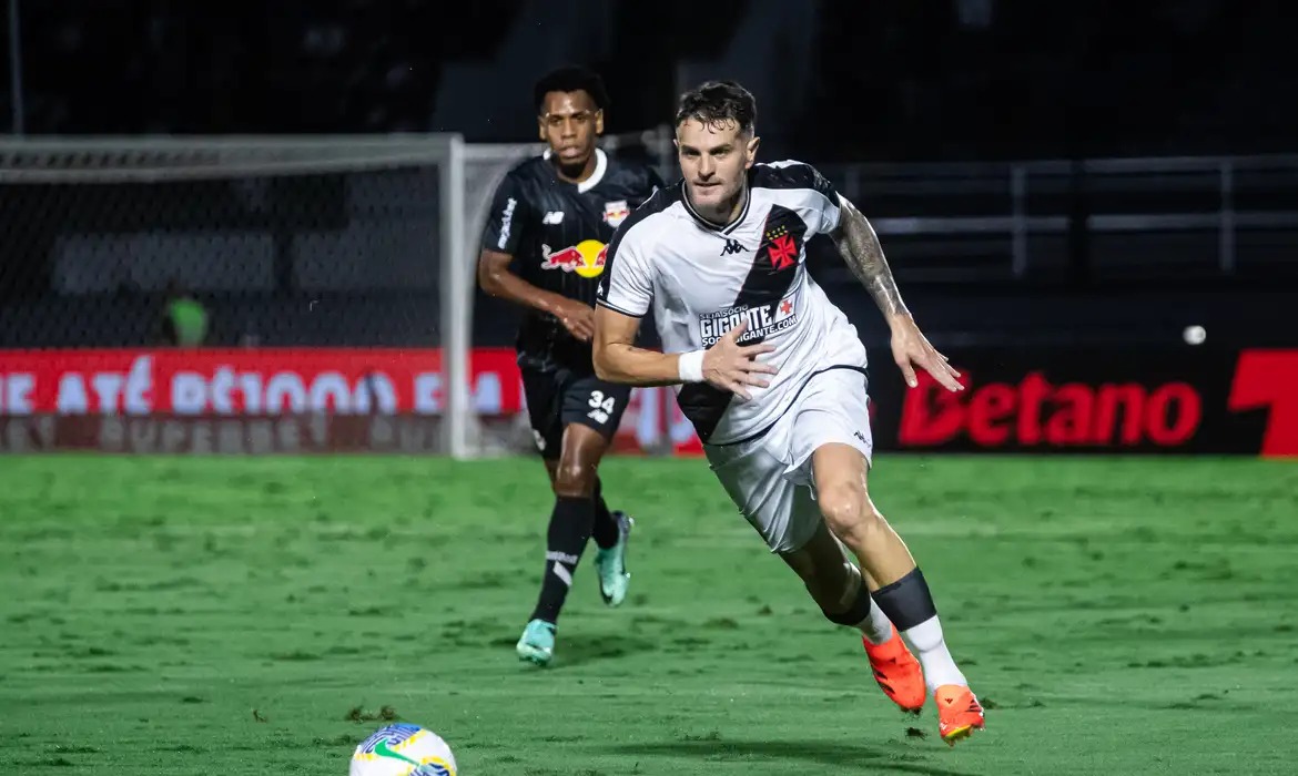 Vasco enfrenta Bragantino neste sábado (31)  para tentar se afastar do Z4 no Brasileiro