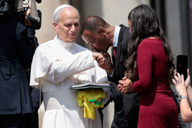 Cafu e Mariah Morais se encontram com o Papa Leão XIV
