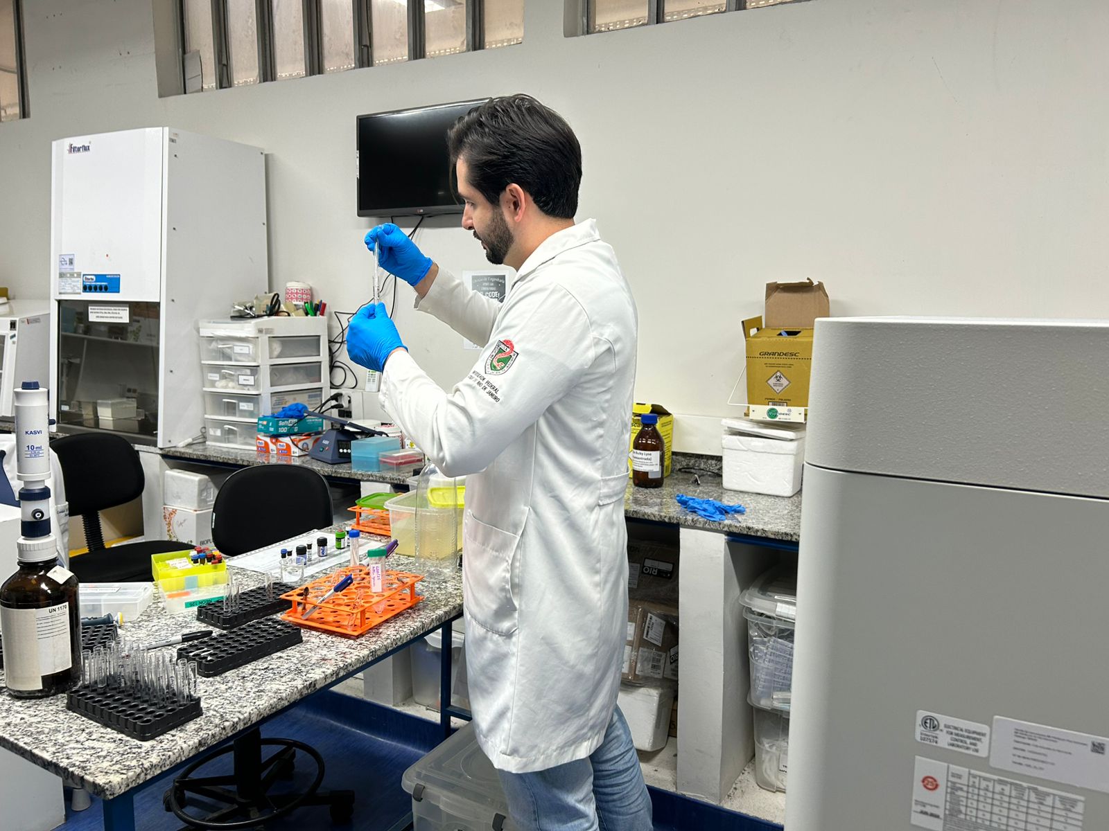 Método pioneiro para diagnóstico rápido de câncer infantil é desenvolvido no HU do Rio