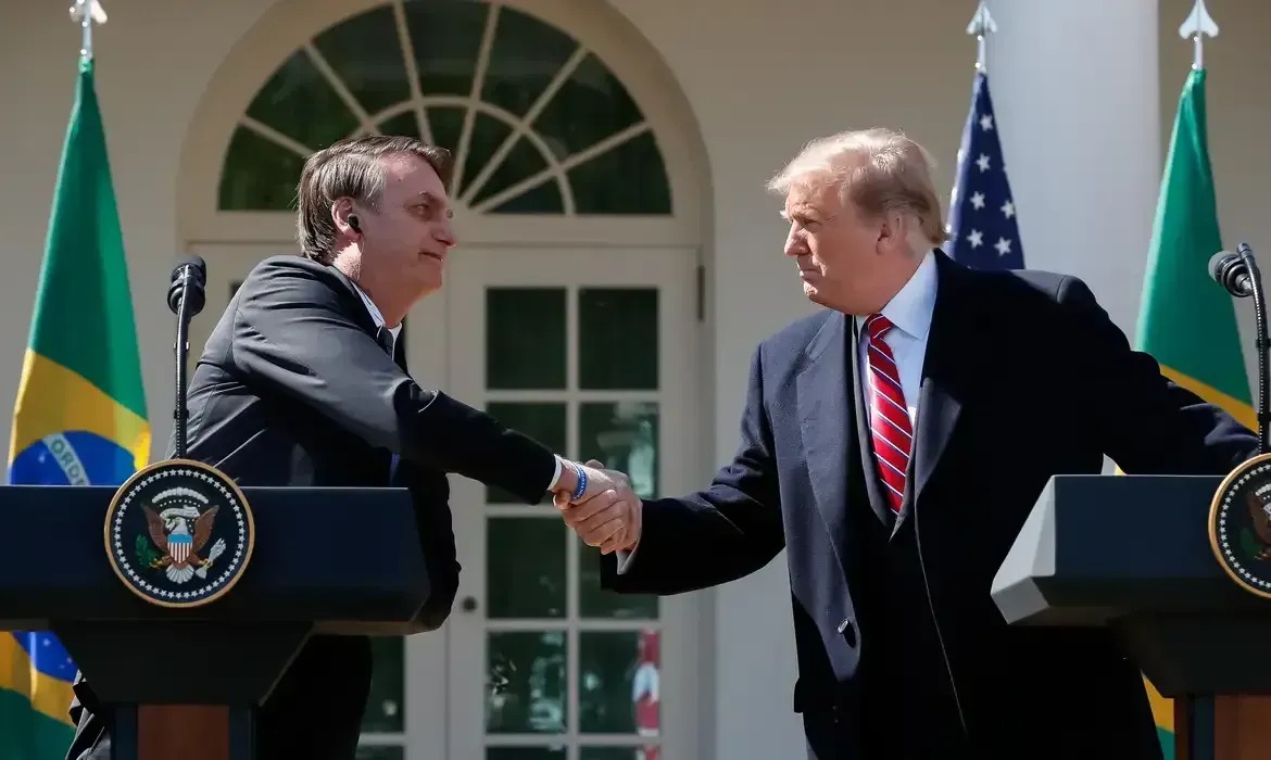 Trump em carta a Bolsonaro: “Julgamento precisa parar imediatamente”