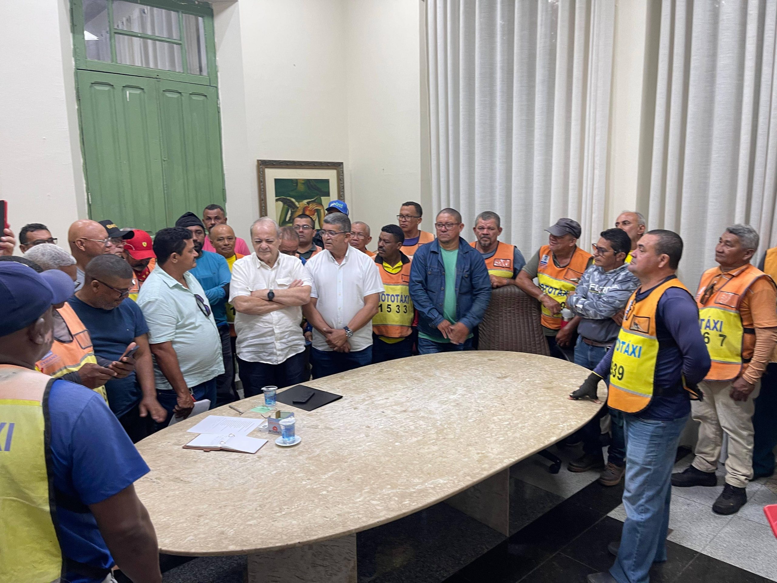 Prefeito Silvio Mendes recebe mototaxistas e ouve demandas da categoria