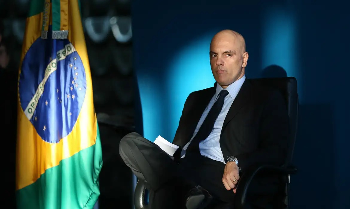 “Quem comanda o Brasil é Alexandre de Moraes”, disse Bolsonaro em entrevista à Reuters