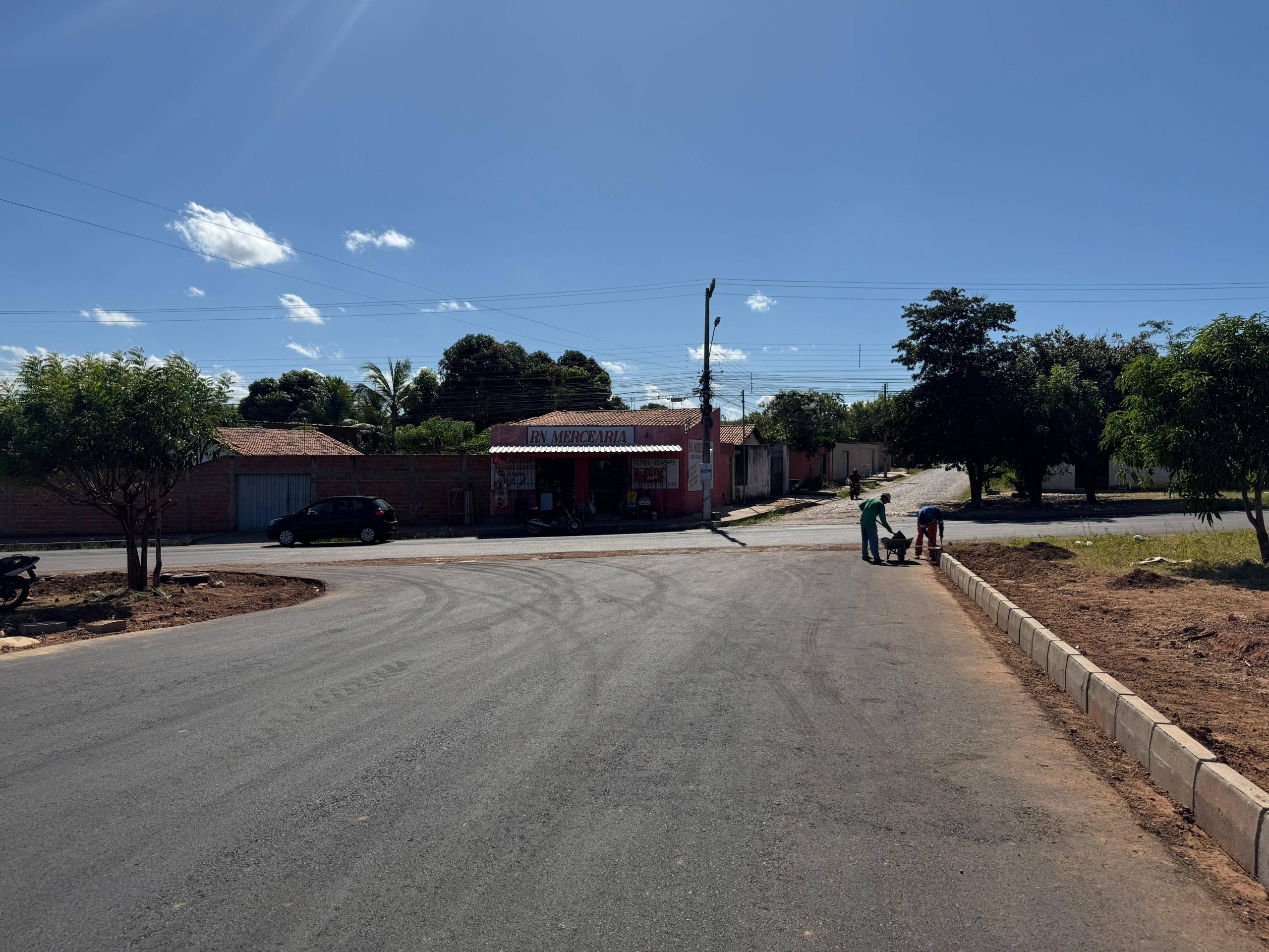 SDU Leste conclui fase final da obra de pavimentação da Avenida Themístocles Sampaio